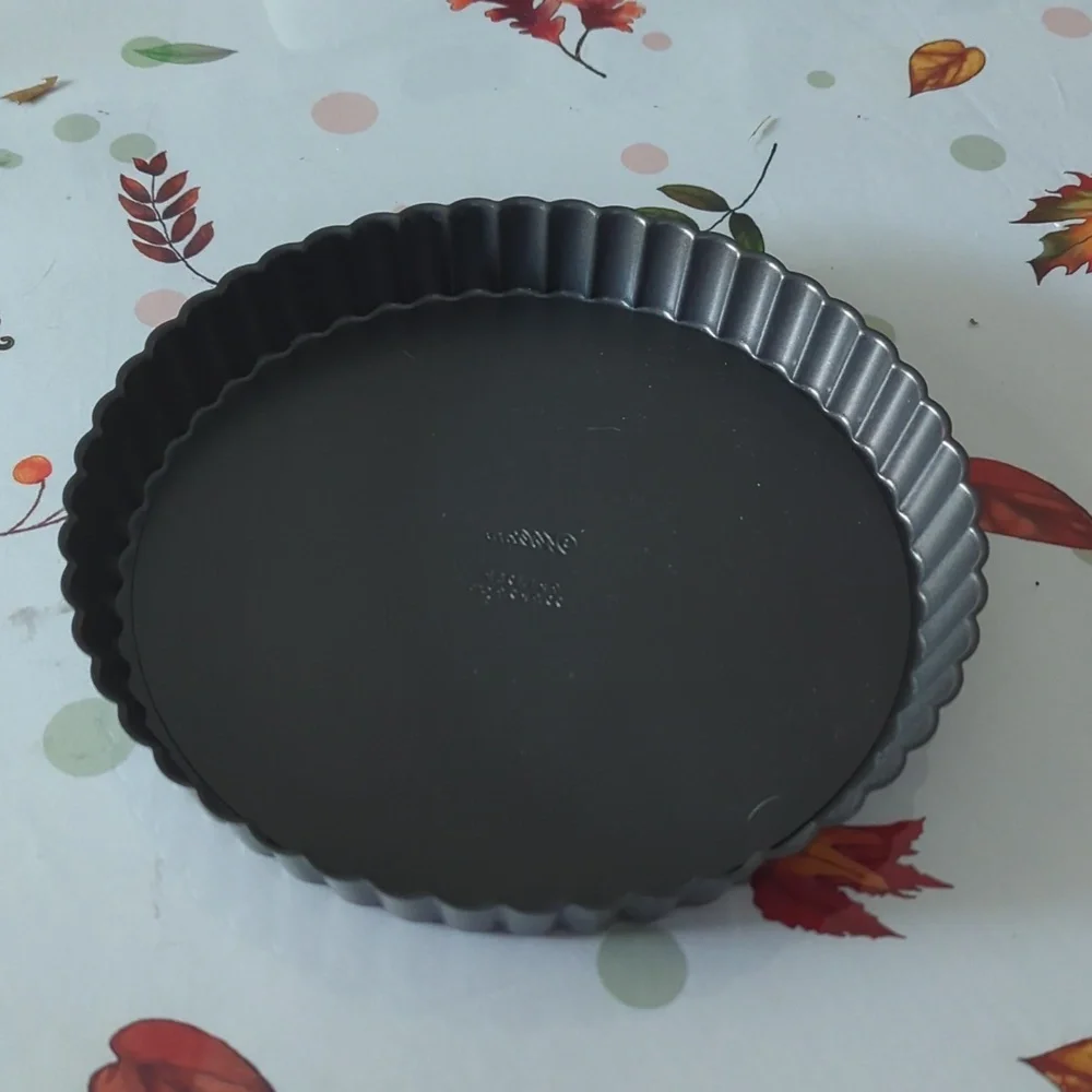 Wilton 11” Tart Round Baking Pan w/Removable Bottom.